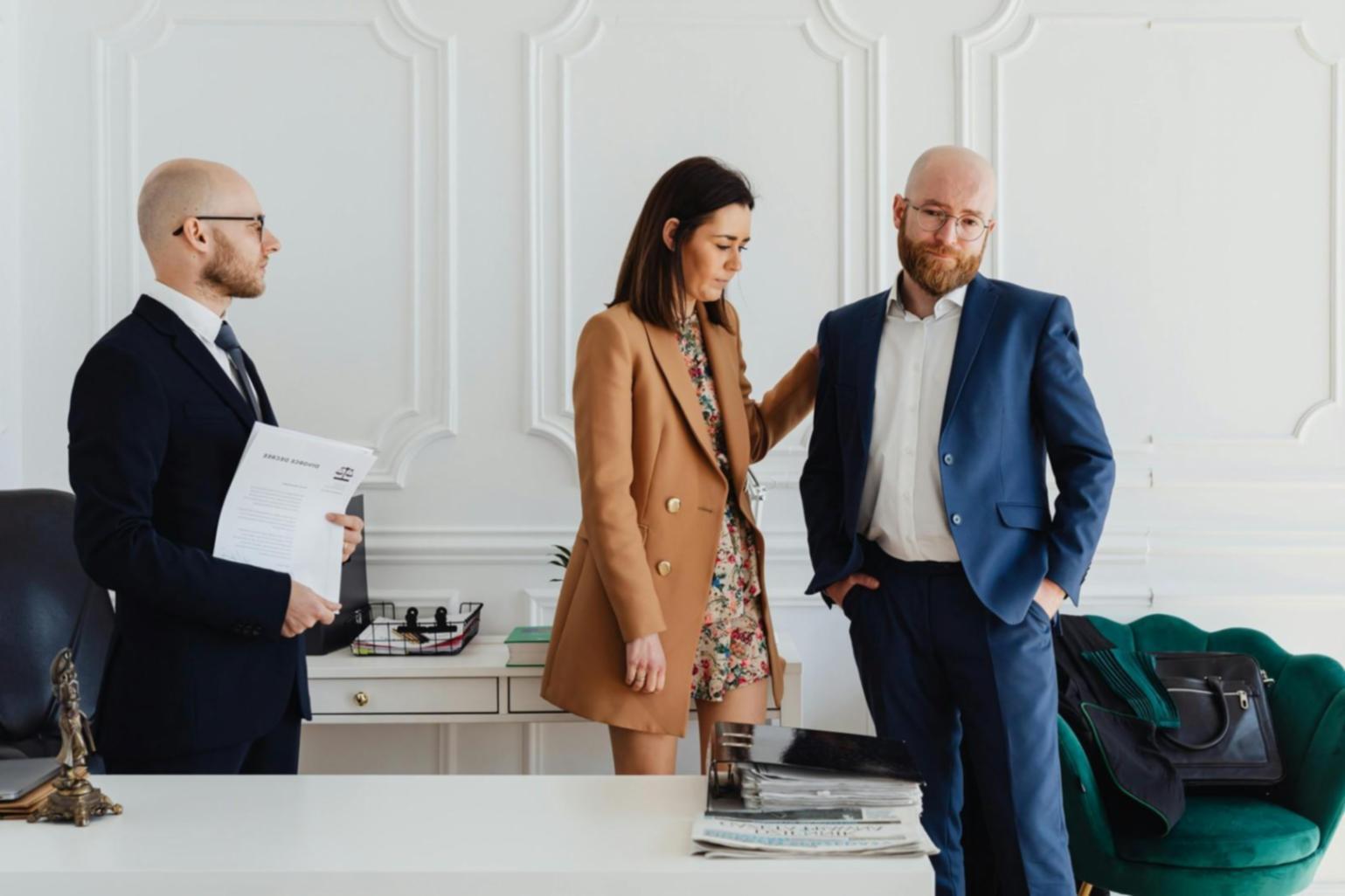 Правова освіта та консультації